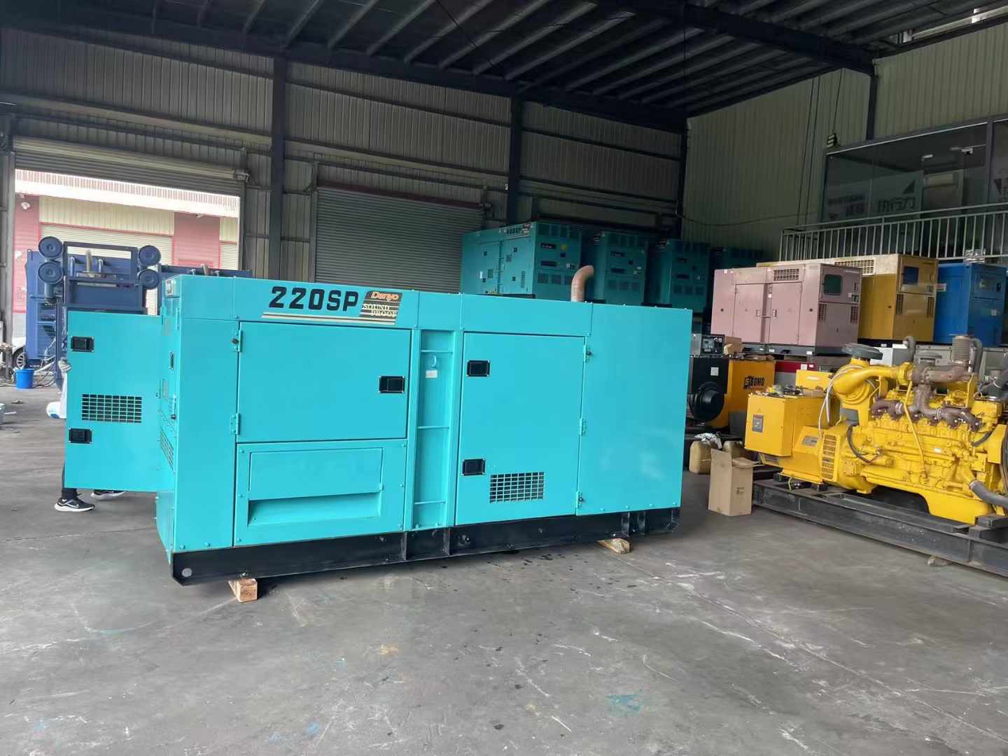 共和800kW 柴油发电机的输出电流波动范围是多少？