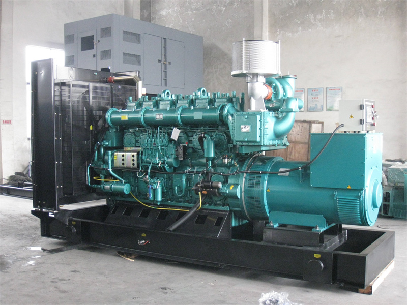 共和200KW 柴油发电机的油耗是多少？
