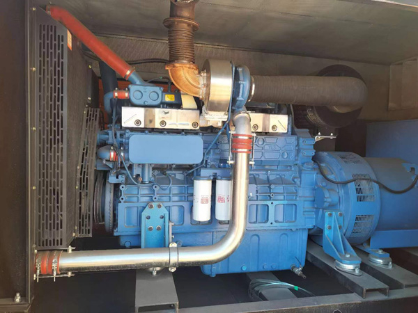 共和柴油发电机组一般有几种电压输出？