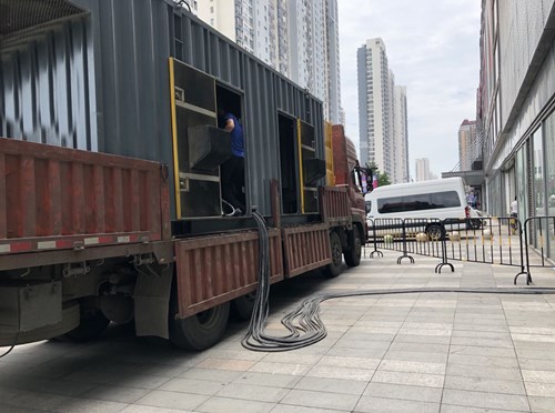 共和冷却液不足的情况下如何检查柴油发电机组？